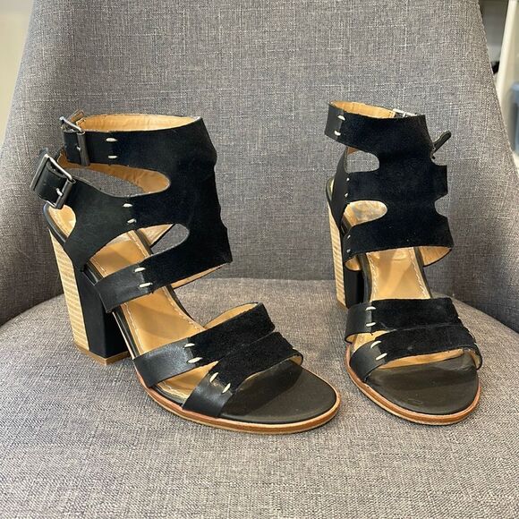 DV black strappy sandals (PRISTINE) with box! - Picture 1 of 14